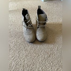 Attention women’s booties size 7